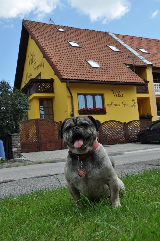 Vila House Family Hotel Poprad Exterior photo